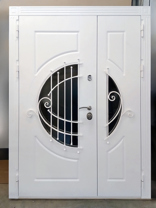 Двустворчатая дверь с отделкой МДФ с остеклением Двустворчатая дверь с отделкой МДФ с остеклением