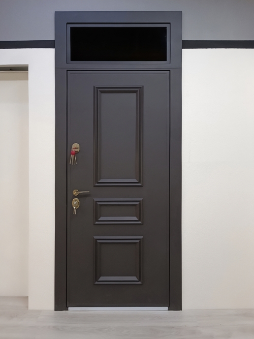 Однопольная термодверь с остекленной верхней вставкой